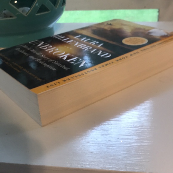 Unbroken by Laura Hillenbrand - Picture 4 of 4